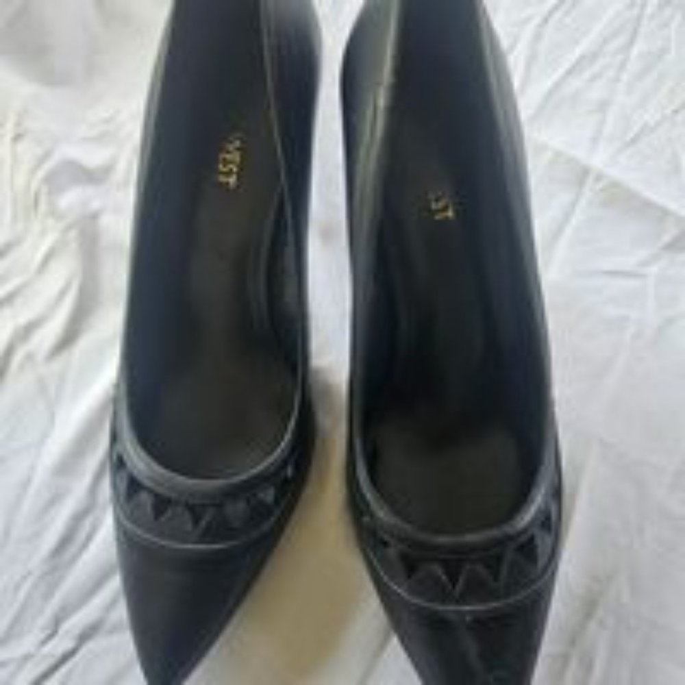 Classic Nine West black heels